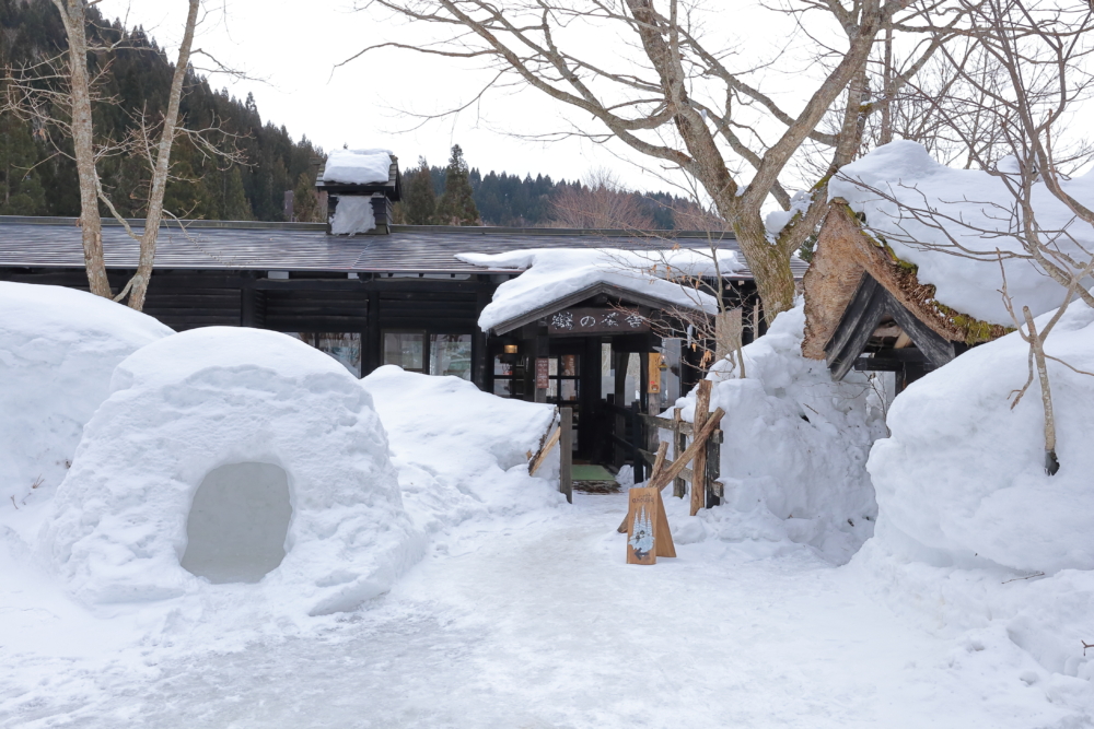 房間不設私人浴室，但有4個不同的溫泉可供享用。