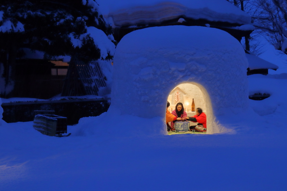 部分雪屋內會有小朋友免費派發甘酒，大家可以坐在暖笠笠的雪屋內喝杯甜酒暖暖身。