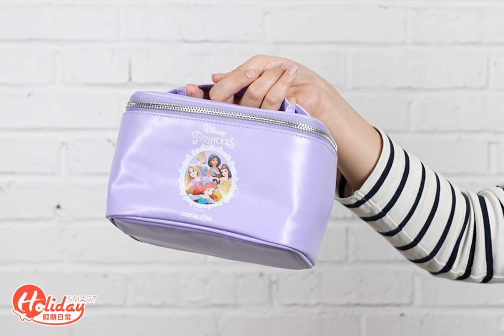 凡購買Catalog Disney全新產品滿指定金額,即送迪士尼公主化妝袋乙個,數量有限,送完即止。