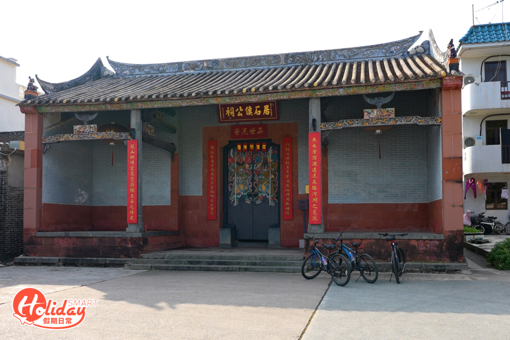 隨後來到河上鄉，這裡最出名就是居石侯公祠，它是香港法定古蹟，建於明朝末年，是傳統的三進兩院式建築，相當有歷史價值！