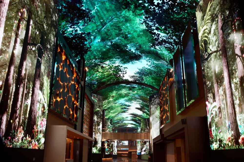 150米巨型LED螢幕「極光道」！