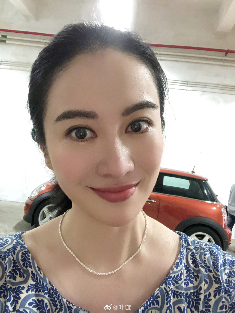 近日，葉璇在直播帶貨中的一段行為引起了爭議。