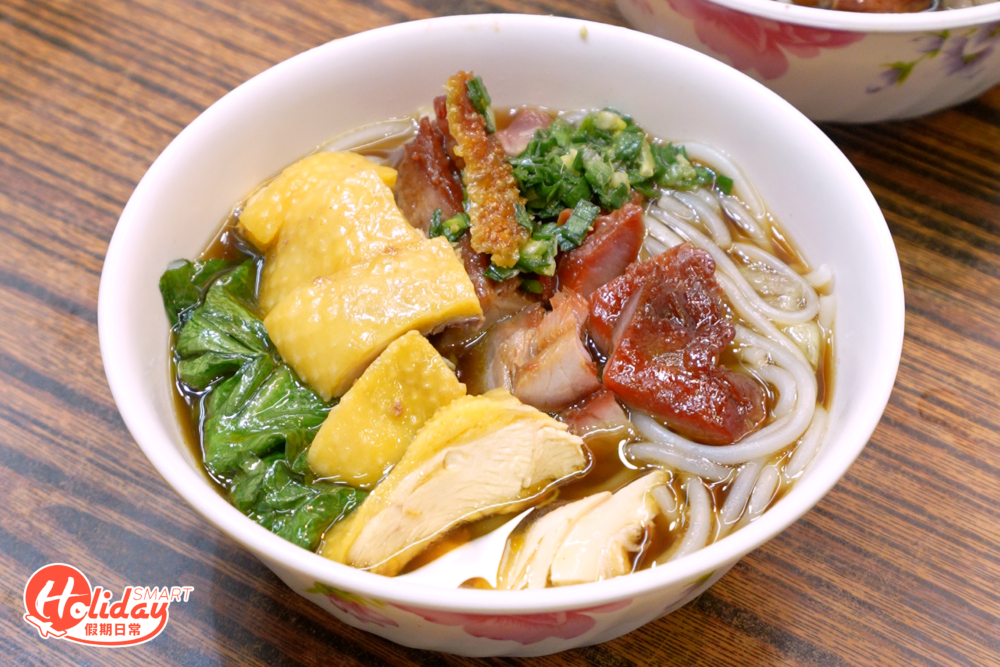 必食叉燒燒雞瀨粉，叉燒半肥瘦，雞肉嫩滑，而且瀨粉索湯外也不易夾斷，食落有彈性。