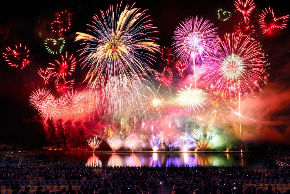 豪斯登堡 光之街煙花表演（聖誕及除夕）。