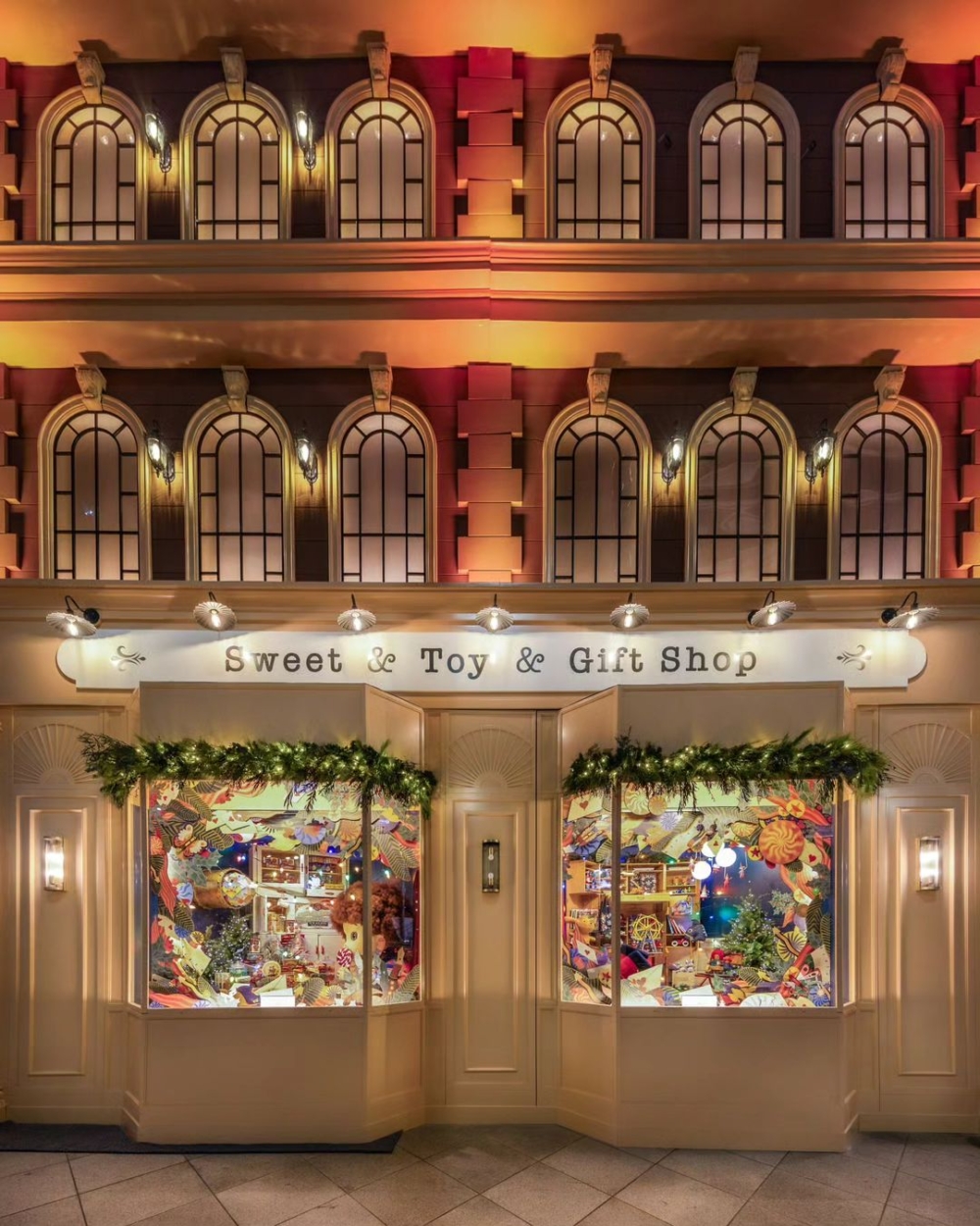 重現歐洲充滿特色的郵局及聖誕商店街的景緻～