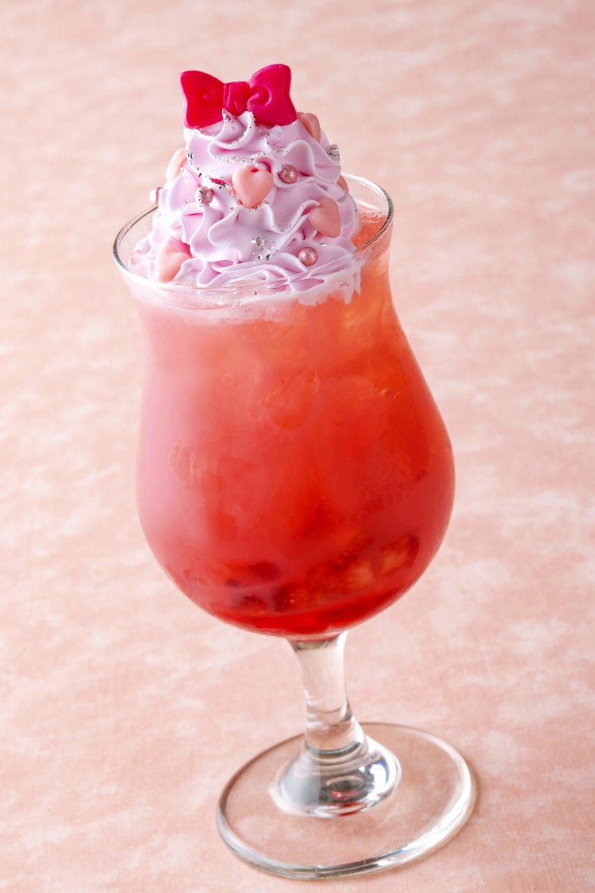 米妮特色飲品，加上米妮的蝴蝶結點綴！