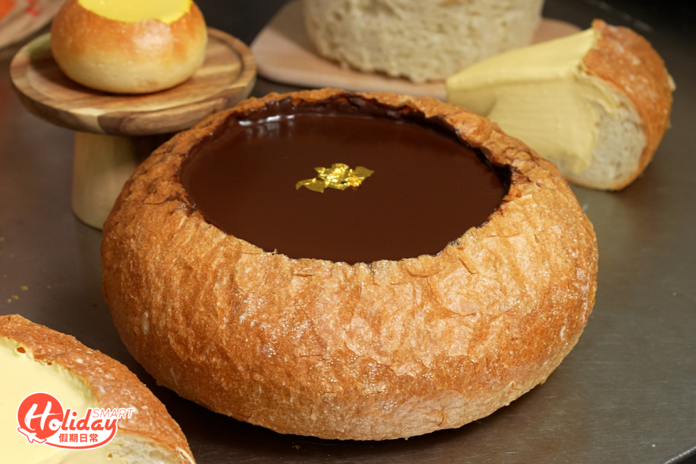 朱古力醬味道濃郁又綿密，切開還會有流心效果，兩層賣相好澎湃！