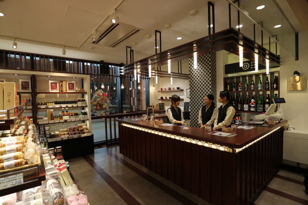 試到喜歡的清酒可以買走返香港慢慢飲，店內也有不少佐酒美食出售。