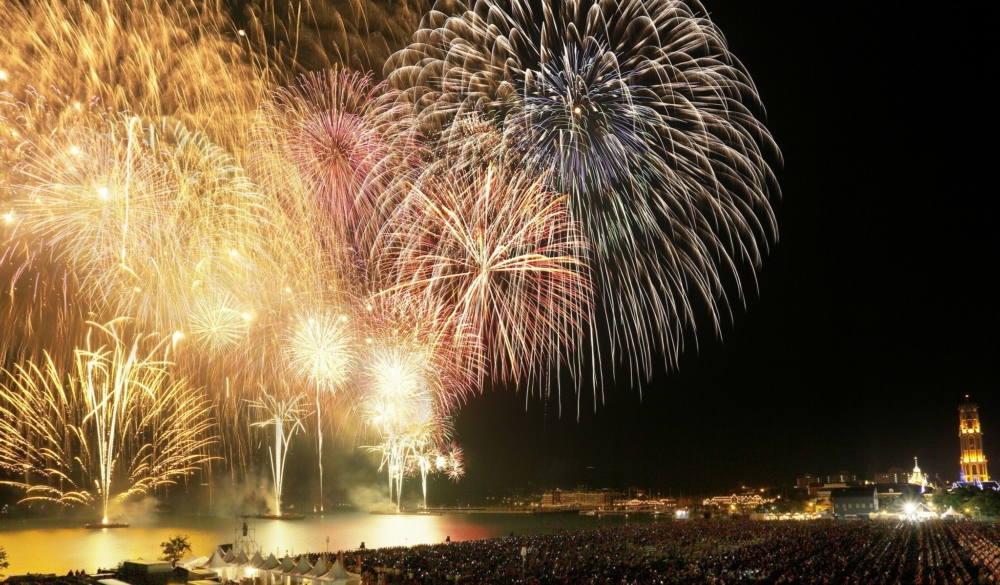 全日本最大除夕的煙花表演,綻放近8,000發煙花!