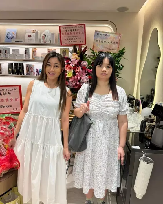 失業後阿儀心情未受影響,繼續與被指是損友的黃榕周圍去