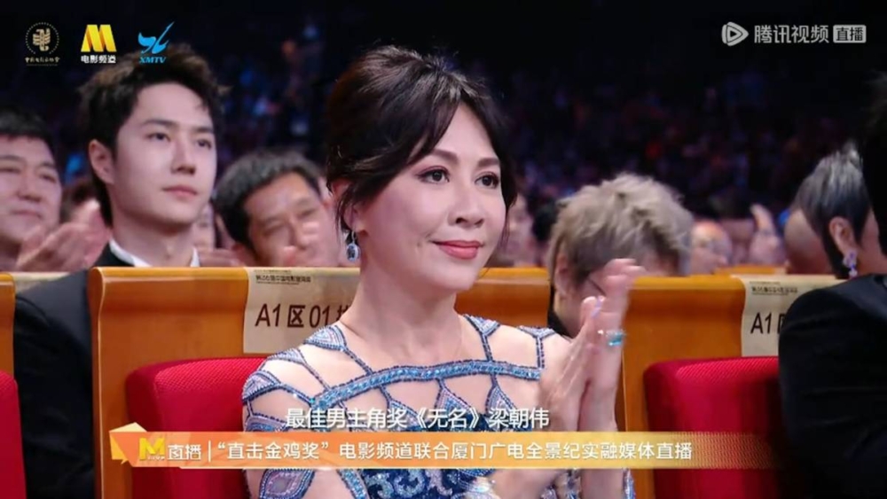 台下的劉嘉玲一直為梁朝偉鼓掌