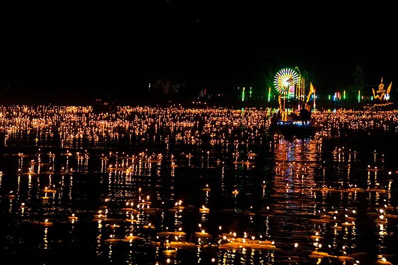 曼谷多個沿岸地區都是放水燈的熱門景點！