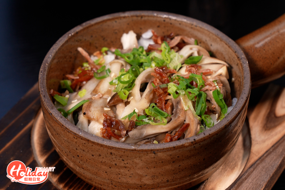 巴馬火腿舞茸釜飯以意大利巴馬火腿製作日本舞茸釜飯入饌,食落鹹香鮮美!