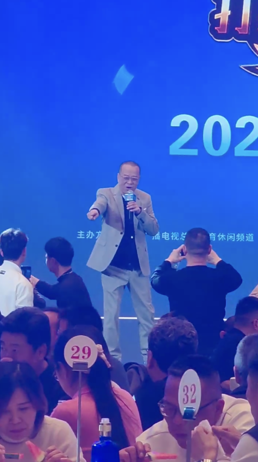 商演現場氣氛都唔錯，好多觀眾拍片並欣賞Bobby嘅表演。