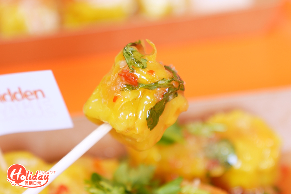 另一款加入了泰式醬汁的蒸魚肉燒賣，帶陣陣香茅與青檸味。