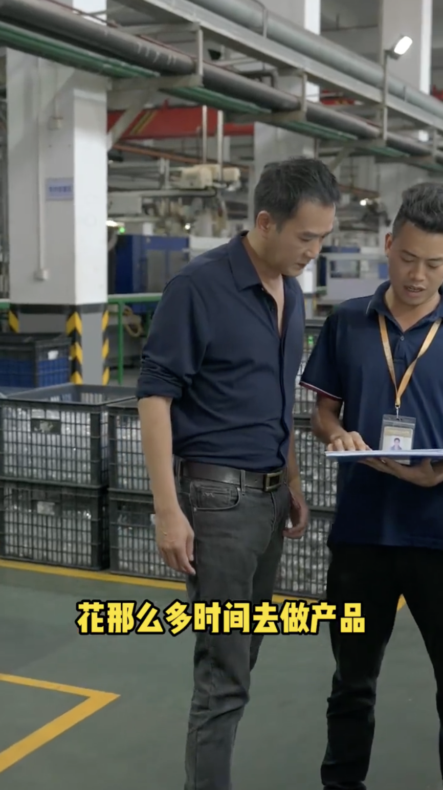 盧慶輝在內地做生意，並擁有自己的廠房。