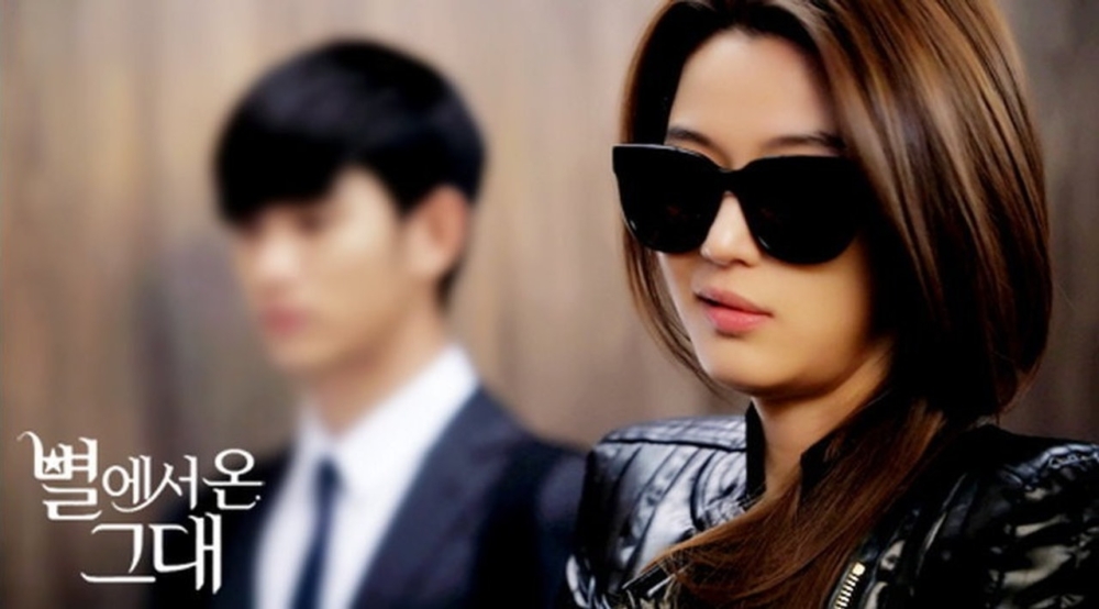 網友爆有明星Youtuber夫妻疑似擺架子，於美食廣場拍片因一舉動惹公憤！