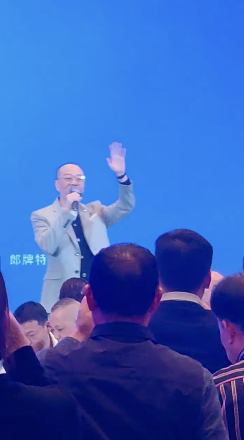 Bobby熱情與觀眾揮手