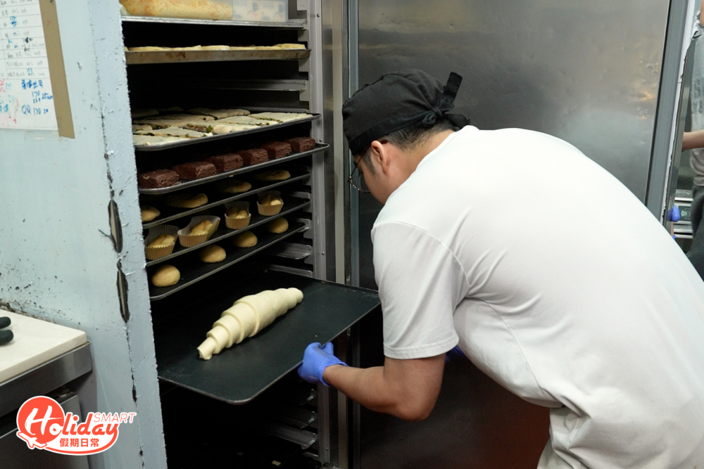 由打麵團、摺疊、發酵到入爐，整個製作過程絕不輕鬆。