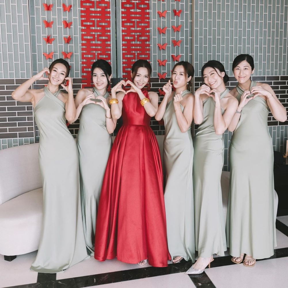 根據靚湯公開嘅相片，佢應該係於蘇梅島康萊德酒店出嫁