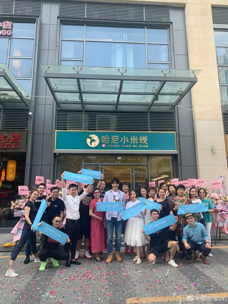 蔡淇俊離巢後北上發展主力開拓飲食業市場，曾一度擁有10間舖頭