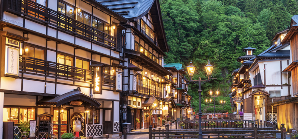 銀山溫泉部分溫泉旅館會提供免費接駁巴士,預訂前可詢問清楚~