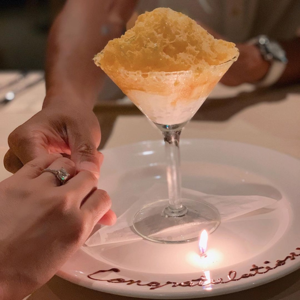 李施嬅2021年2月突然於IG晒出巨鑽戒指宣布結婚