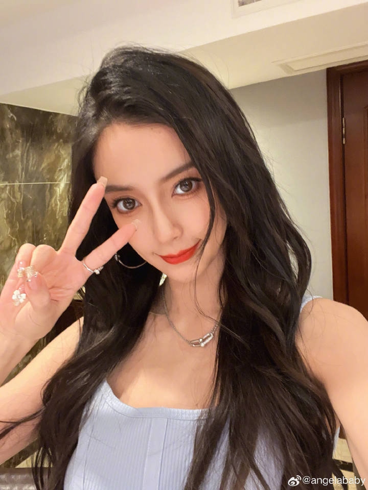 不少粉絲都留言力撐偶像Angelababy