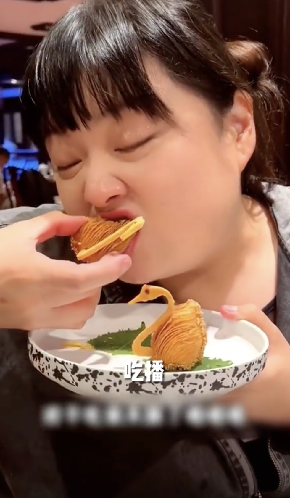 細細粒近年在內地做「吃播KOL」,她的抖音更有134萬粉絲