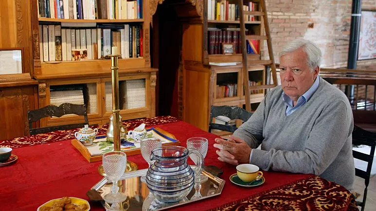 Puech的財產相當龐大,估計約90億~100億瑞士法郎(約$804~893億港元)