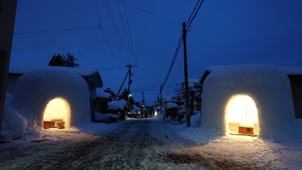 每年2月15日至16日，在橫手車站周邊及公園等地區，會出現多個不同大小的可愛雪屋～