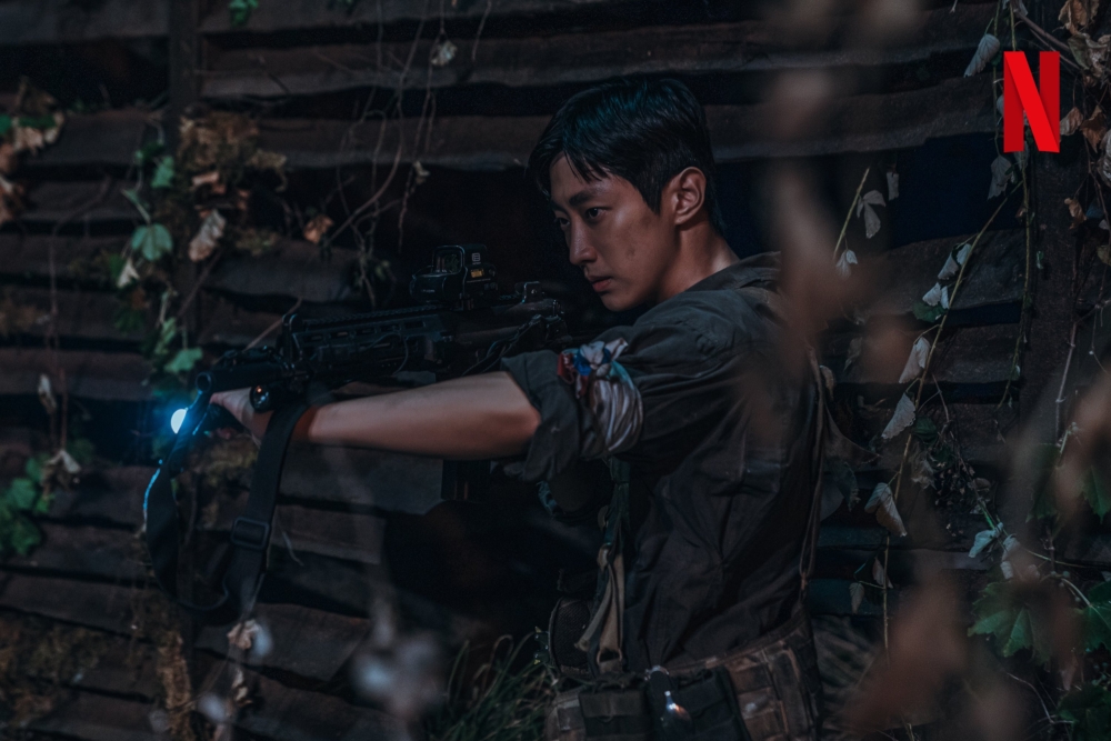鄭振永飾演海軍特戰兵「燦榮」。