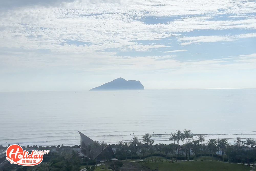 露台可遠眺龜山島,景色一覽無遺。