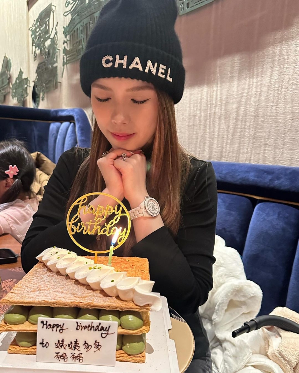 多姐配文：「Happy birthday！希望我愛嘅人同愛我嘅人都幸福快樂」