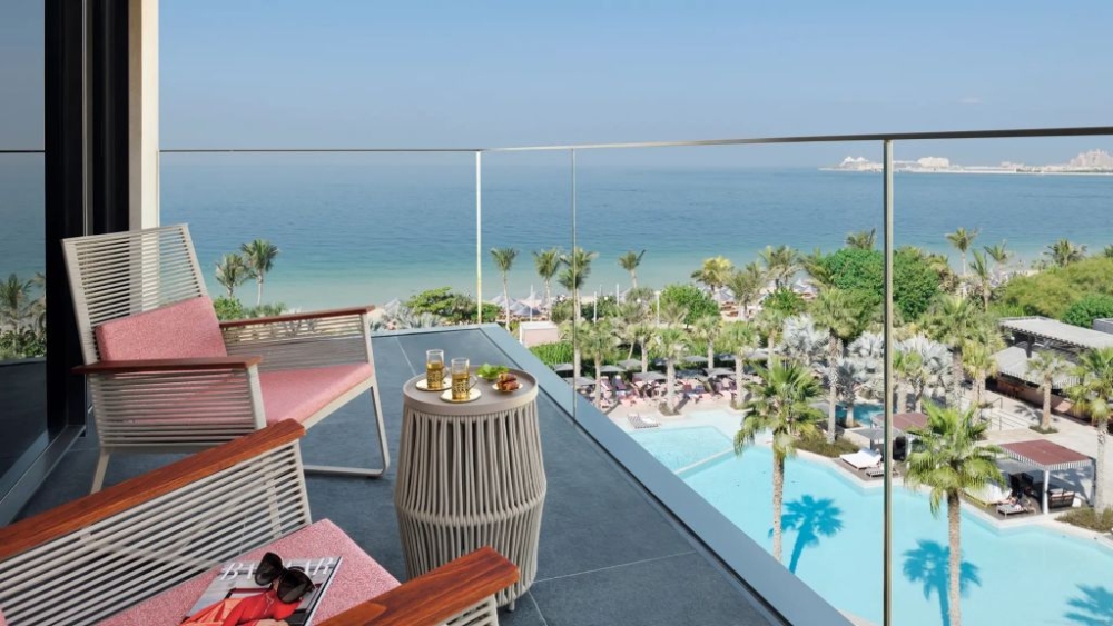 備有五星級酒店的設施，為住戶們提供24小時全天候的禮賓服務