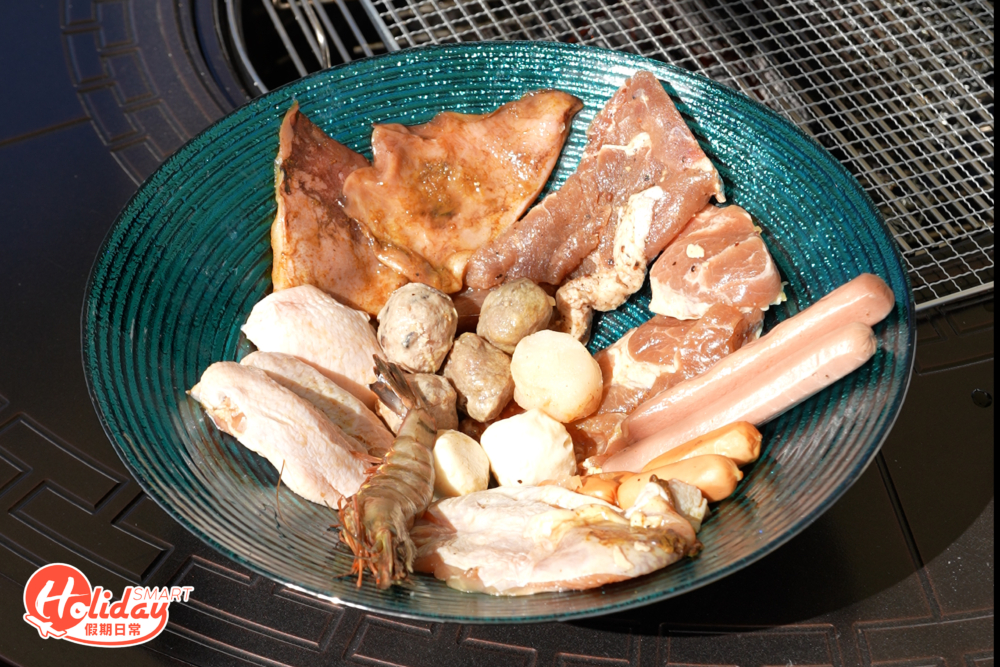 而租爐費用已包括炭、燒烤夾、燒烤網、專人開爐、租爐費用等，方便大家兩手揈揈歎露營假期！