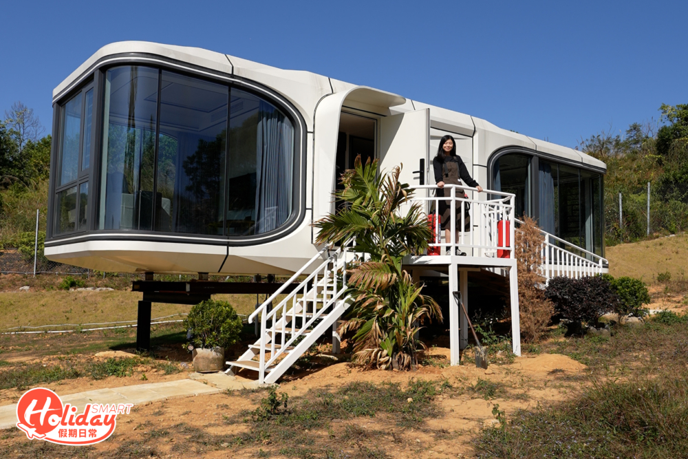 這架更豪華的巨型Starship LX 太空星艦，最多可容納4人，並設有2間睡房，一間為雙人床，另一間為雙人梳化床。