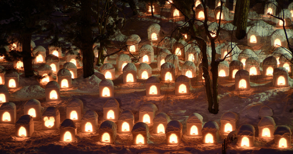 設有約150座大小不同的雪燈籠及雪雕～