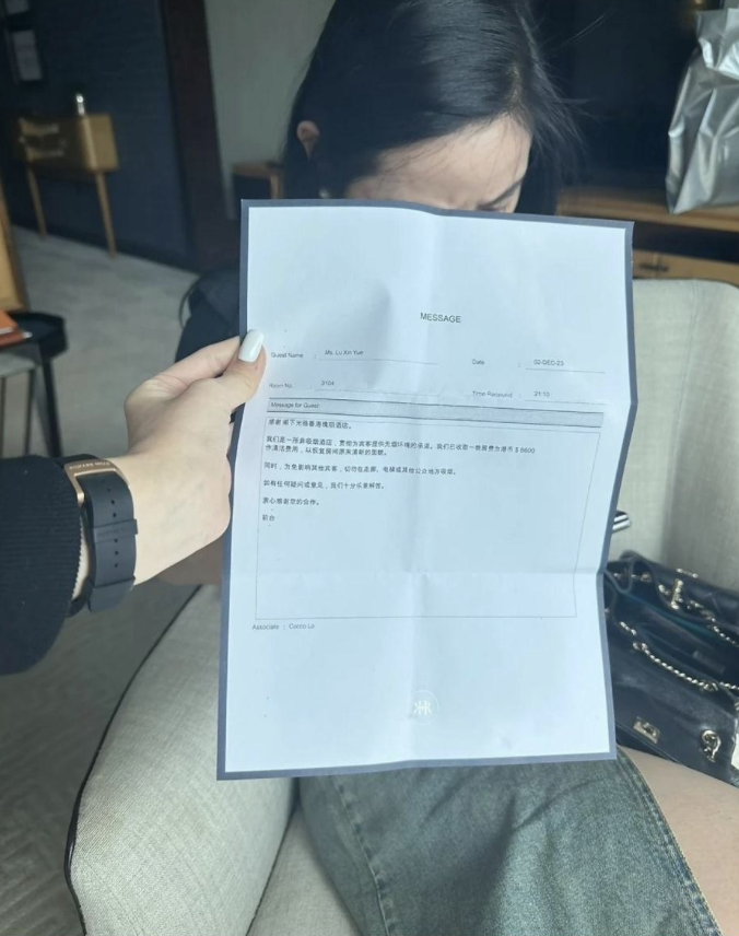 一名內地女子在香港的一間酒店住宿後,收到了一封索取8600元「房間面貌恢復費」的信函。