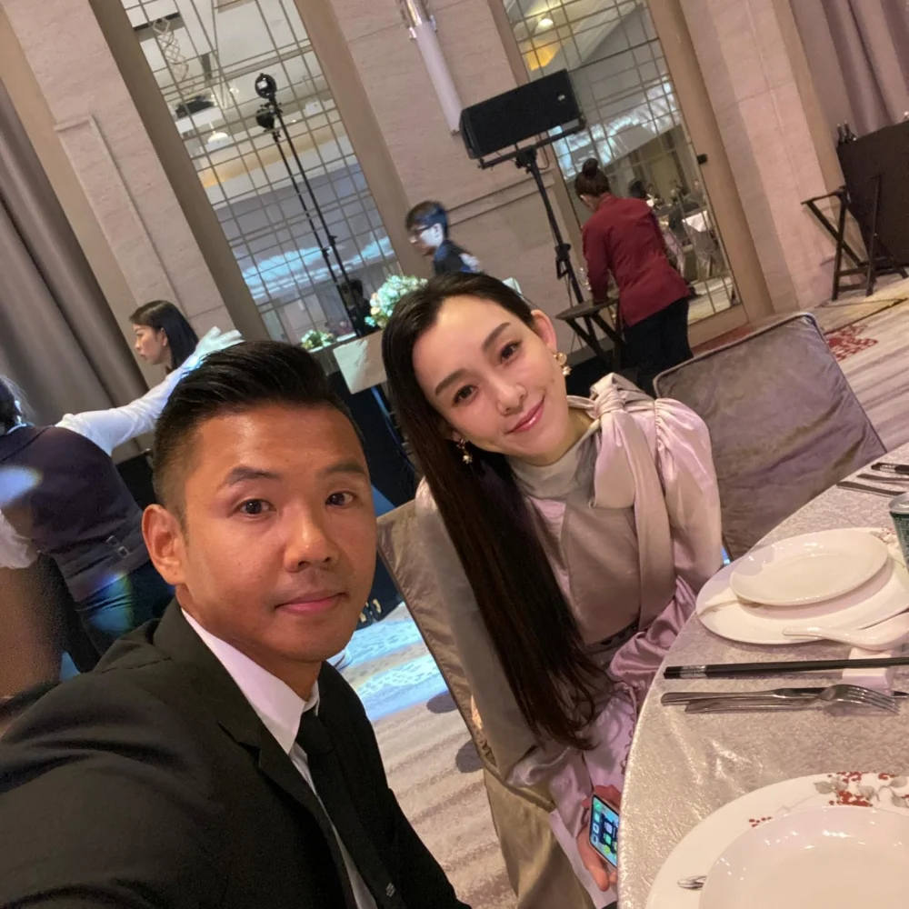 甚至黑人本人亦曾於范范面前對傳媒稱：「這幾天晚上有偷偷含一口威士忌」