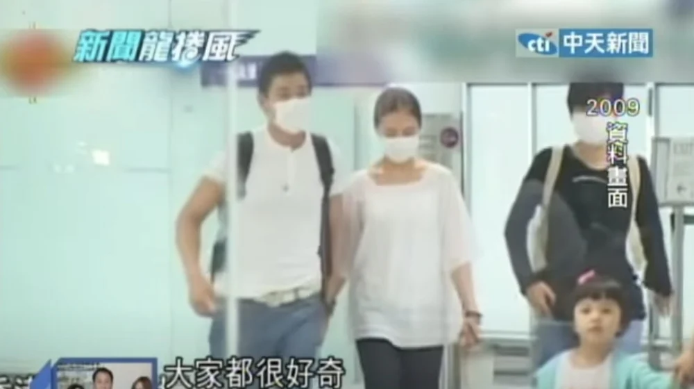 雖然作風低調,但傳媒仍不時報道兩人的新聞