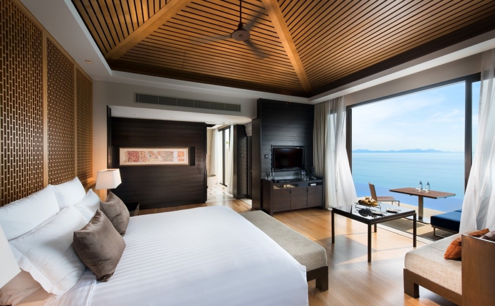 由於踏入聖誕月，酒店一晚房費加埋服務費等，高達$7,300！