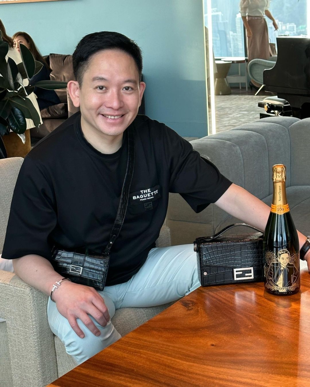 由於是向氏家族後人，平時又愛在IG分享富貴生活，所以向展鵬可謂話題性十足