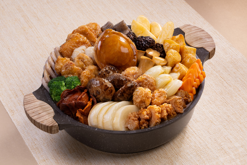 富豪酒店上珍菌原隻素鮑齋盆菜。