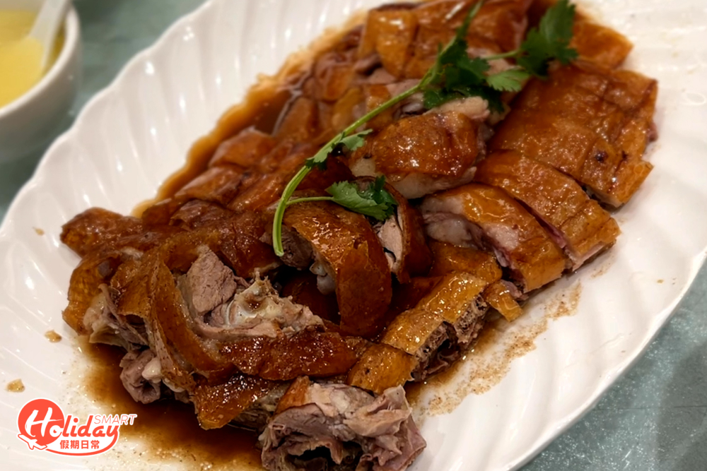 招牌燒鵝皇,肉質帶濃郁鵝香味,食落脂肪適中肥⽽不膩。