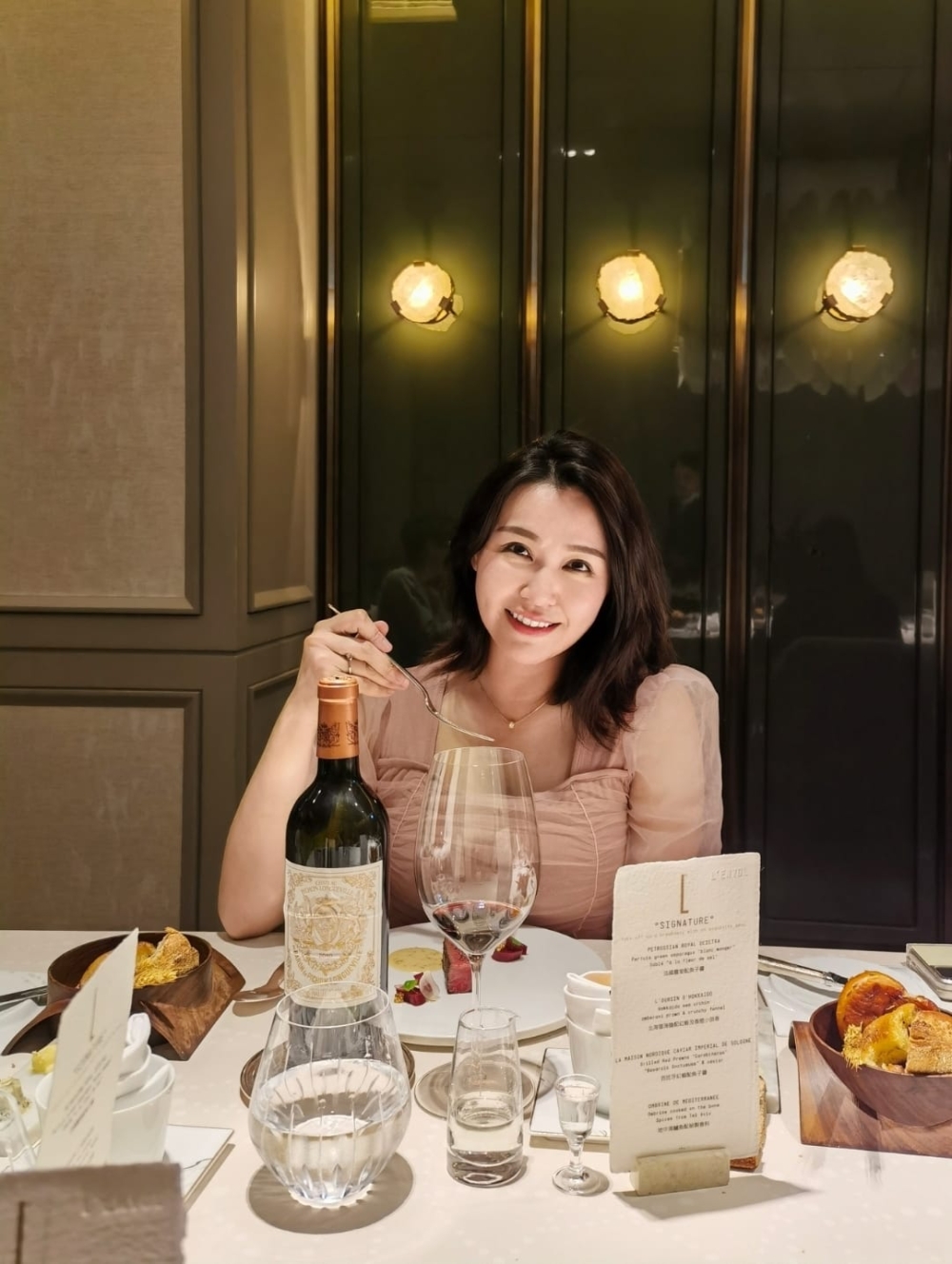 據指黃穎君離職後將與媒體合作，建立城市文化頻道，並「重操故業」再做主持人