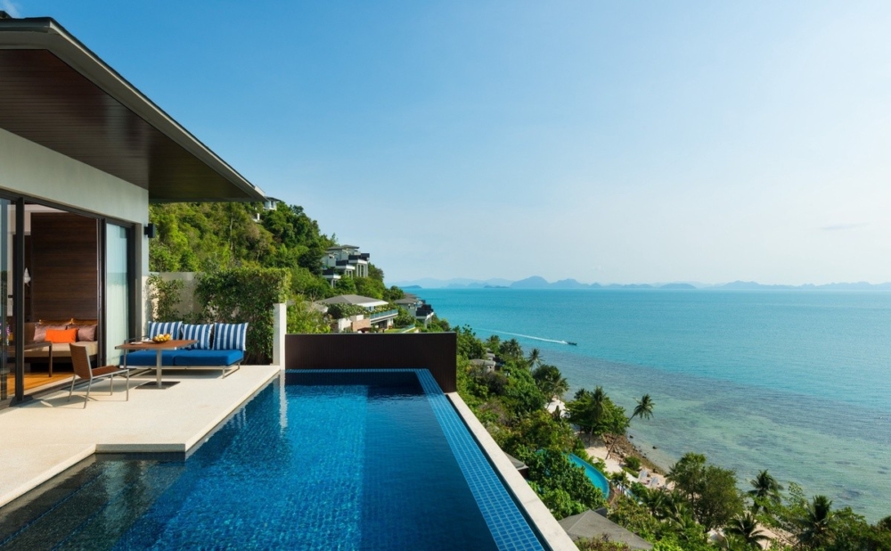 擁有私人泳池同露臺