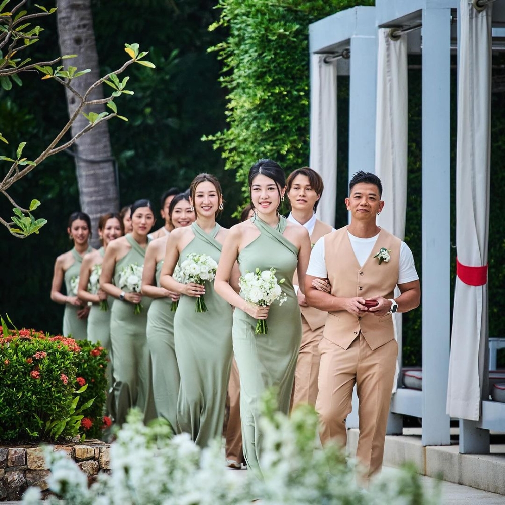 婚禮亦十分用心，用上大量白色鮮花作裝飾