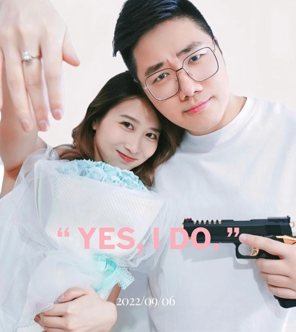 加蔥於年初宣佈在2022年9月向拍拖一年的女友儀仔求婚成功