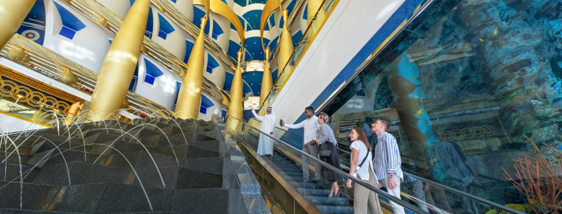 成個行程只需要花費249阿聯酋迪拉姆(約$530港元),就可以跟住專業嘅管家進行90分鐘嘅導覽,並且搭乘專用電梯直達總統皇家套房。